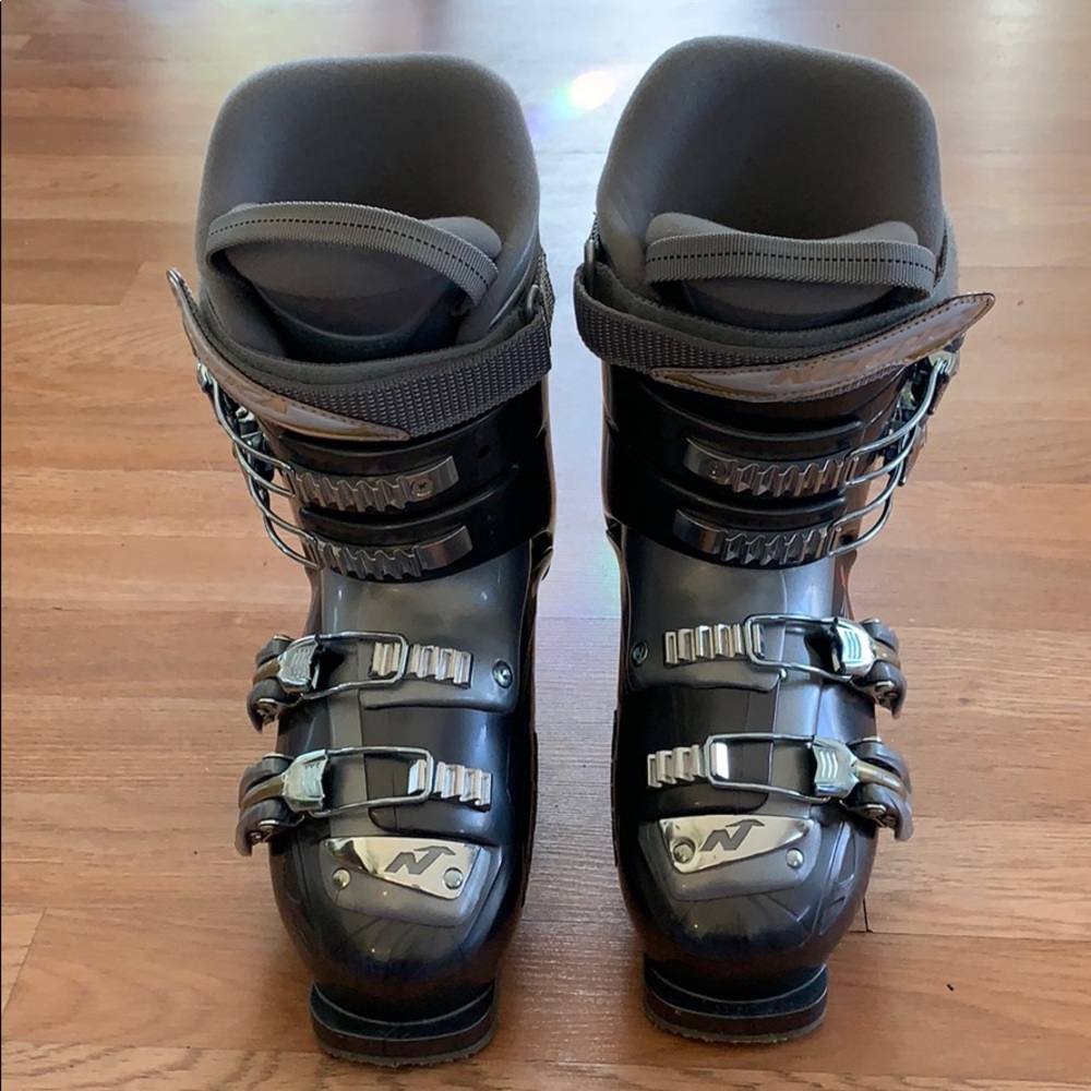 Women’s gray ski boots 275 mm